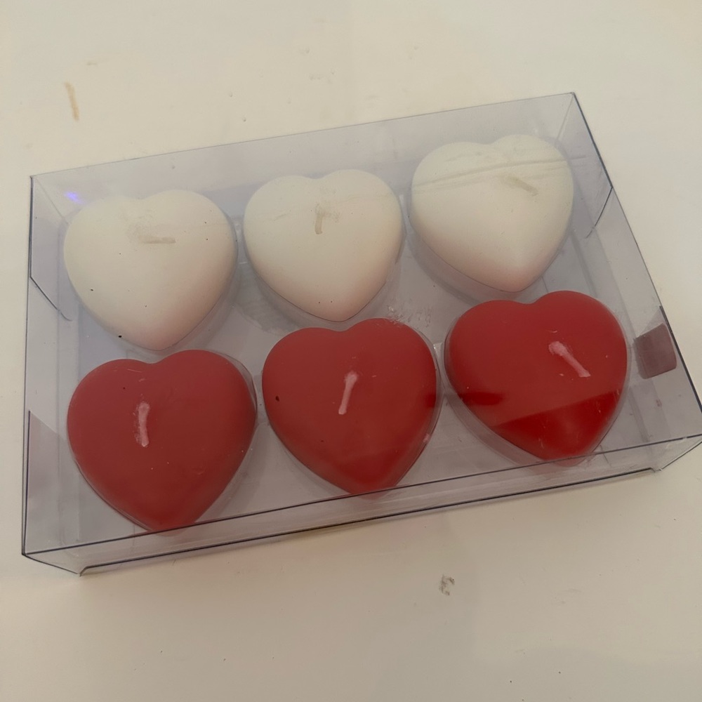 Set of 5 brand new white and red floating heart candles